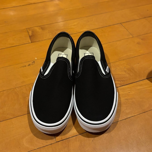 NWT Vans Black Classic Slip-On Sneakers - Picture 6 of 8